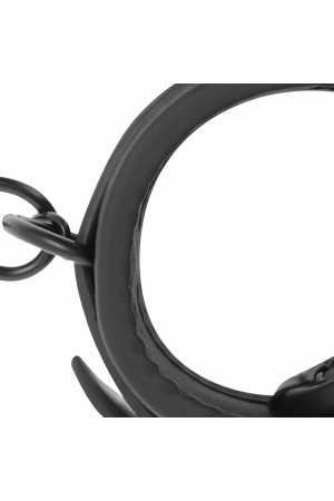 FETISH SUBMISSIVE HANDCUFFS...